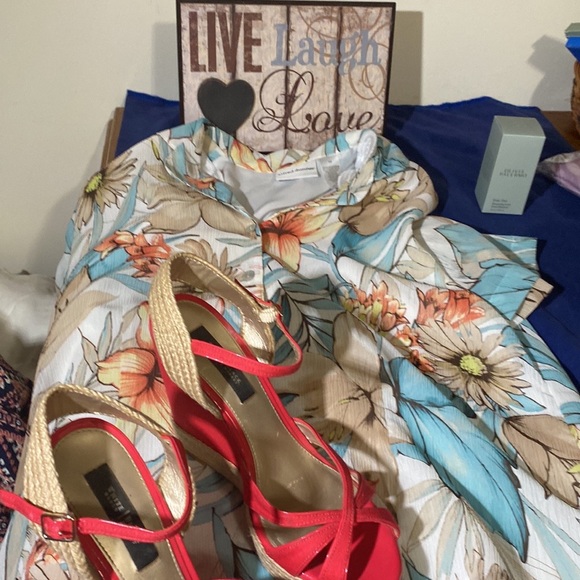 Alfred Dunner short sleeve lined floral button up blouse, Size 10, beige & blue - Picture 11 of 17